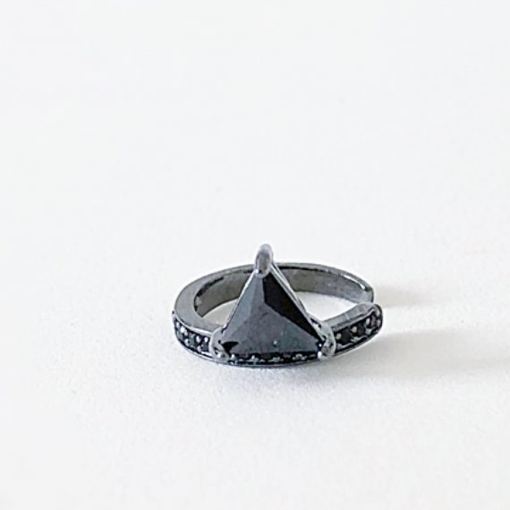 Piercing Fake Triângulo Ônix Banhado em Ródio Negro