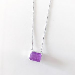Colar Quadradinho Fúcsia Fusion “New Collection Color Block” em Ródio Branco(Compra válida somente para promoção de mimos)