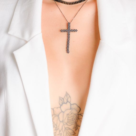 Colar Crucifixo Cravejado Maleável Banhado em Ródio Negro