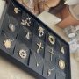Colar Patuá Medalha Nossa Senhora das Graças Cravejado Banhado em Ouro