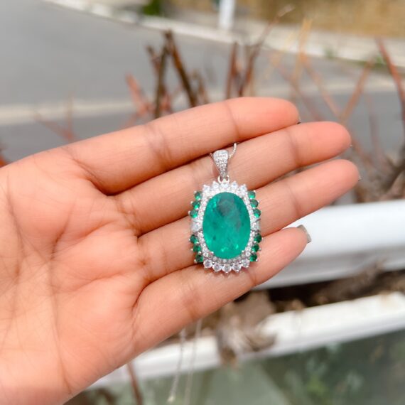 Colar Detalhado Quadrado Esmeralda Tradicional Fusion Banhado em Prata 925