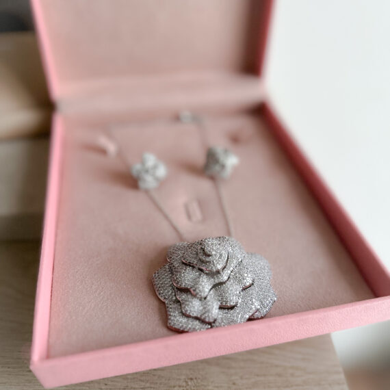 Conjunto Flowers Cravejado em Zirconias Banhado em Ródio Branco