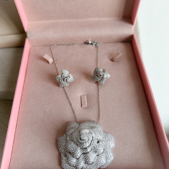 Conjunto Flowers Cravejado em Zirconias Banhado em Ródio Branco