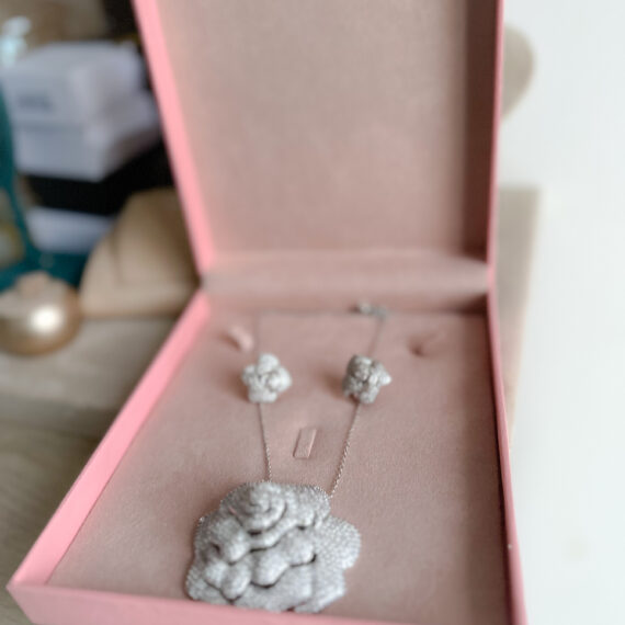 Conjunto Flowers Cravejado em Zirconias Banhado em Ródio Branco