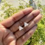 Brinco Triangular Cristal Ponto de Luz Banhado em Ouro