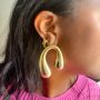 Brinco Vintage Tubo Invertido Design Banhado em Ouro