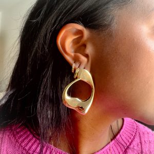 Brinco Aberto Coração Liso Banhado em Ouro