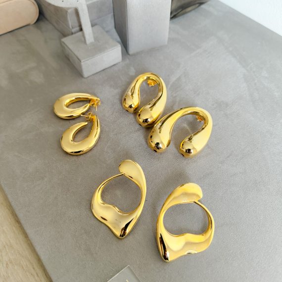 Brinco Vintage Tubo Invertido Design Banhado em Ouro