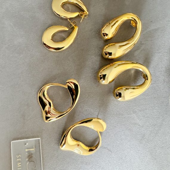 Brinco Vintage Tubo Invertido Design Banhado em Ouro