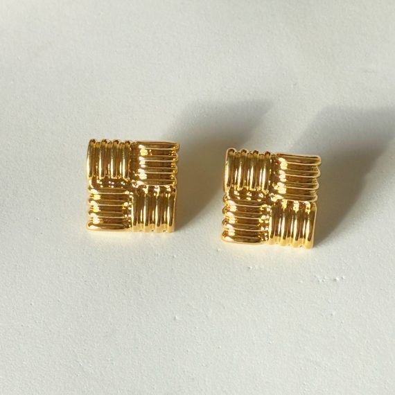 Brinco Quadrado Vintage Listrado Repartido Banhado em Ouro