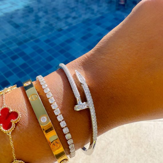 Bracelete Cravejado Prego Banhado em Ródio Branco