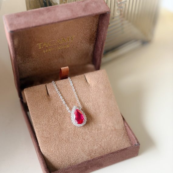 Colar Gota M Rubi Cristal Banhado em Ródio Branco