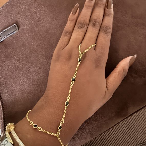 Pulseira Pontos Ônix Hand Chain Banhado em Ouro