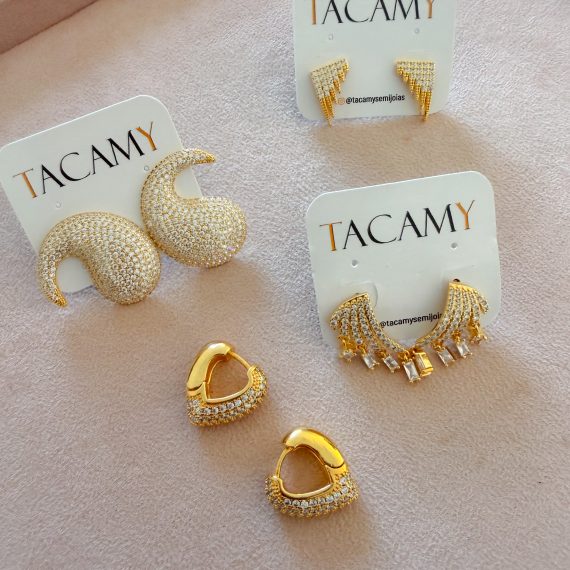 Brinco Cascatas Pingentes Quadradinhos Cravejado Banhado em Ouro