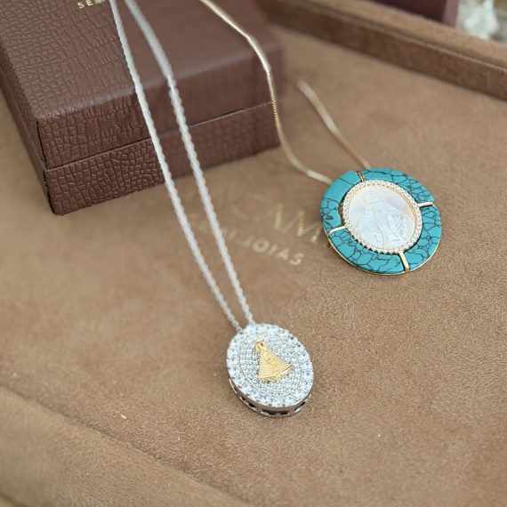 Colar Nossa Senhora Mandala Nossa Senhora das Graças em Madrepérola Quartzo Azul em Volta Banhado em Ouro