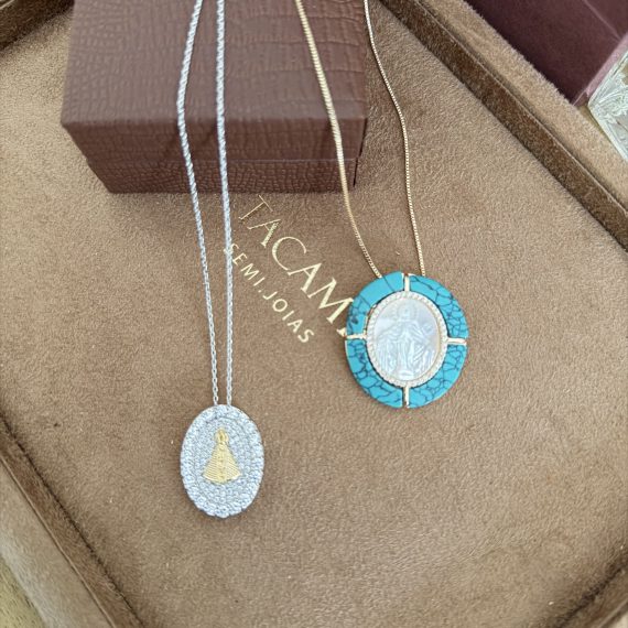 Colar Nossa Senhora Mandala Nossa Senhora das Graças em Madrepérola Quartzo Azul em Volta Banhado em Ouro